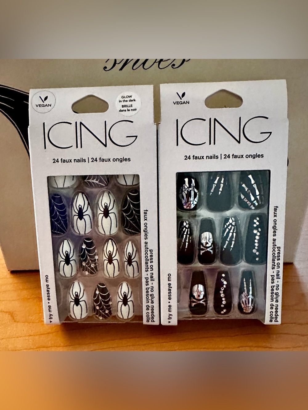 ICING Glow Spider Web & Skeleton Press-On Nail Set